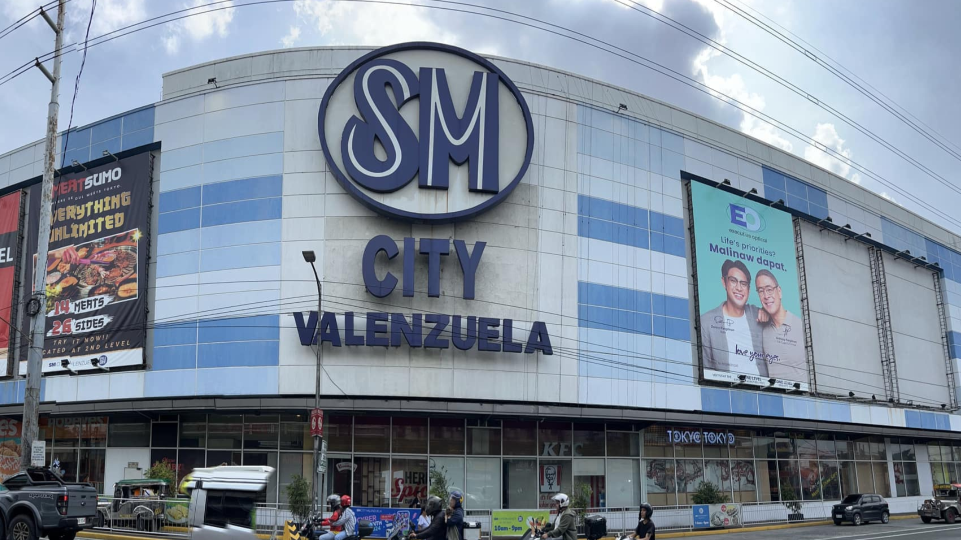 Restoration of Window Glass Panels, Aluminum Composite Panel (ACP) & Exterior Insulation and Finish System (EIFS) at SM City Valenzuela